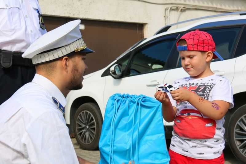 A kis Ármin nagy napja, avagy szülinap rendőrautóban